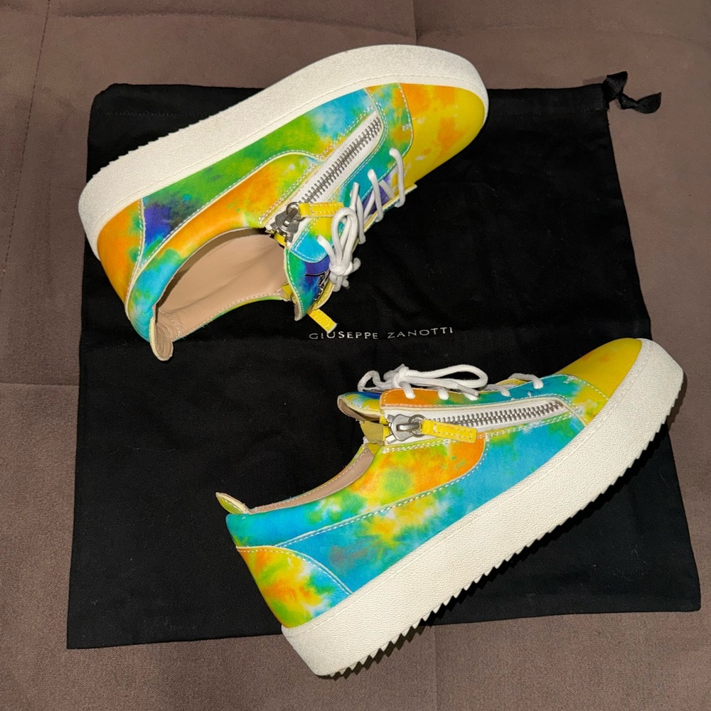 Giuseppe Zanotti sneaker ,size 9 ,color yellow ,blue ,green, white, hardly worn - Picture 3 of 4